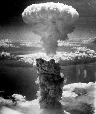 長崎に投下された原子爆弾のキノコ雲　1945年8月9日 ウィキペディア