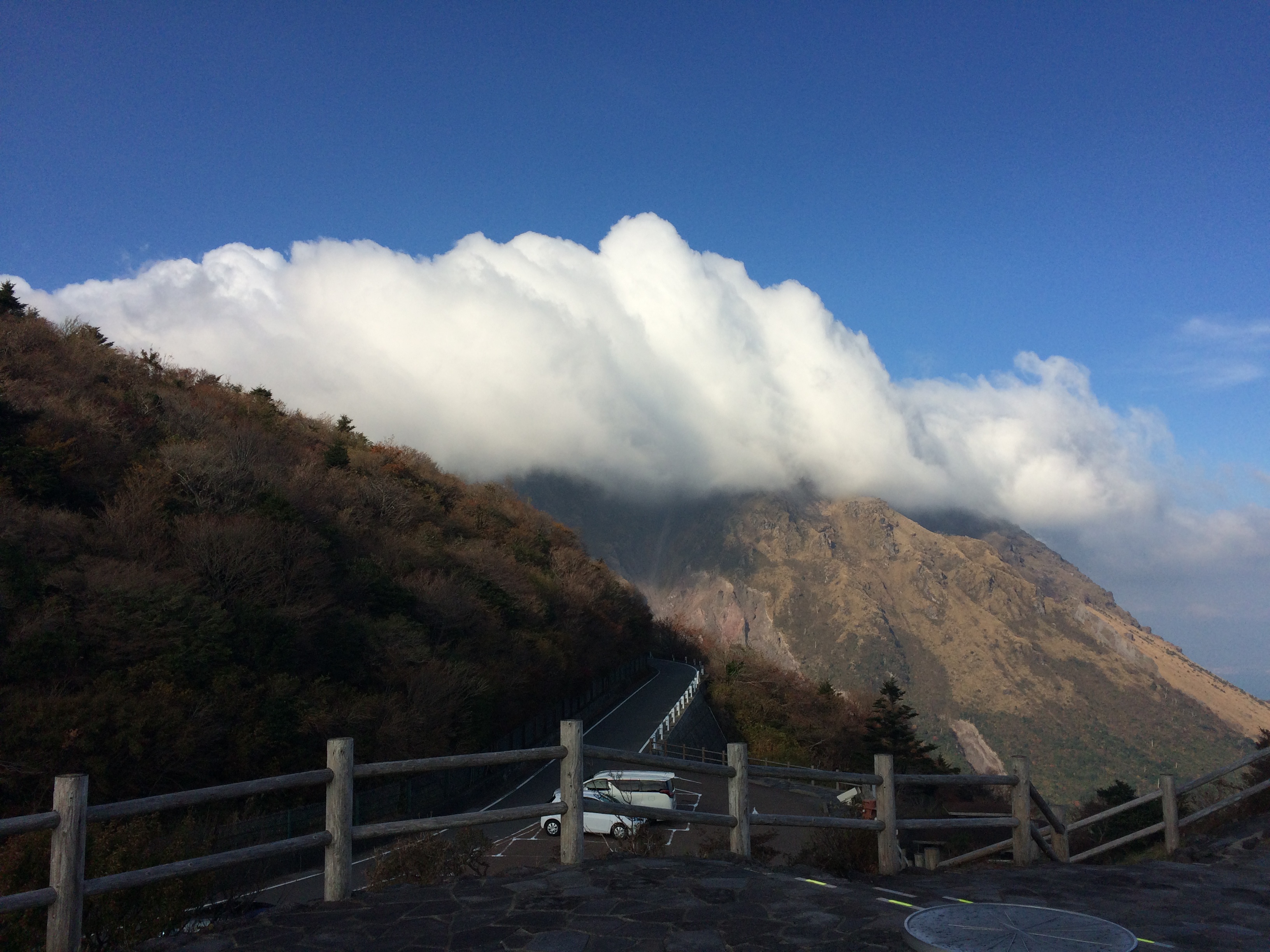 雲仙仁田峠から見た普賢岳