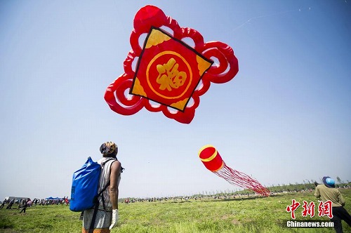 「中国結び」型の凧