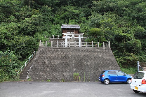 長与港内の金比羅神社